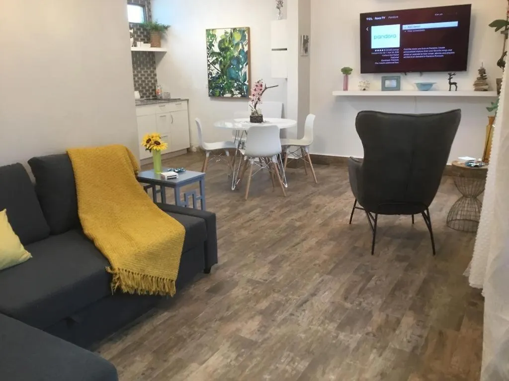 2 Bdr Beach Apartment, Generator Parking Included San Juan Apartment